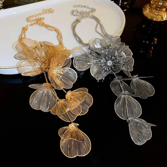 Zara Kate Middleton Famous Cascading Floral Necklace - Picture 10 of 13